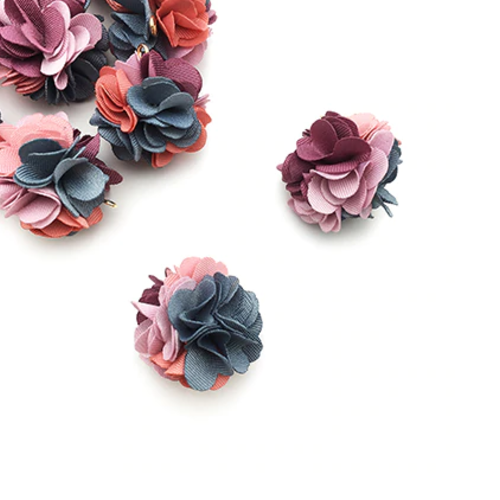 1 pendentif - breloque pompon fleurs - tons violet - gris - r8404