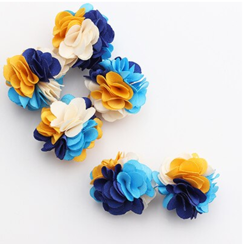 1 pendentif - breloque pompon fleurs - tons bleu - jaune - beige - r8422