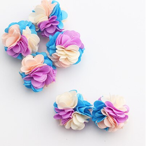 1 pendentif - breloque pompon fleurs - tons bleu - lilas - beige - r8421