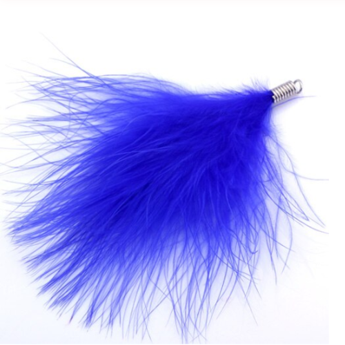 1 pendentif - plume naturelle teintée - bleu roi - embout argenté