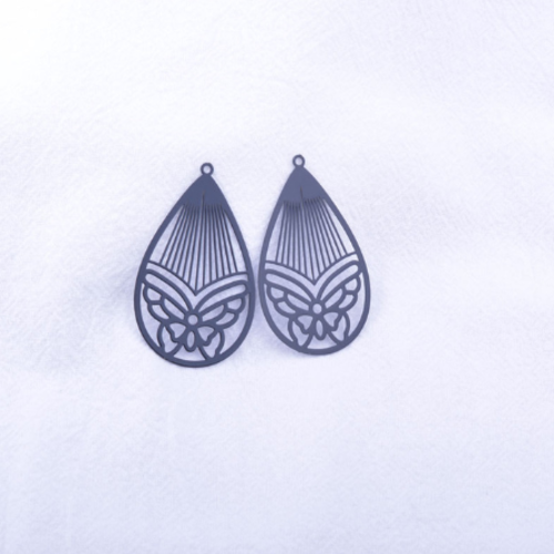 1 pendentif estampe - goutte - papillon - filigrane - laser cut - noir