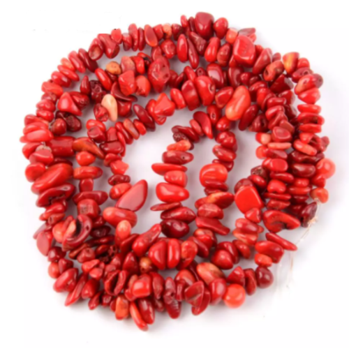 Lot de 10 perles chips en pierre de corail rouge irrégulières - p870