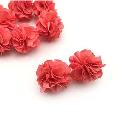 1 pendentif - breloque pompon fleurs - corail - r8411