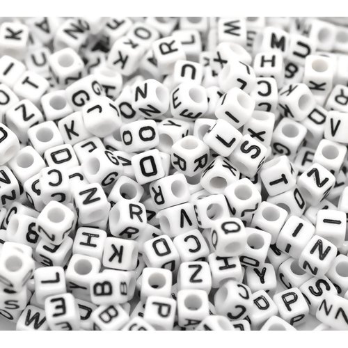 1 lot de 500 perles cubes lettres alphabet en acrylique - lettres noires sur fond blanc - r077