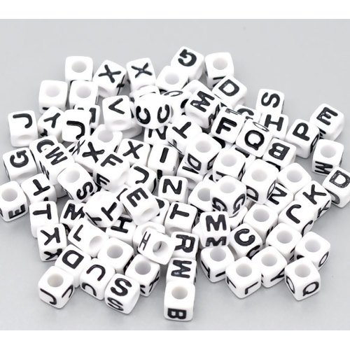 1 lot de 300 perles cubes lettres alphabet en acrylique - lettres noires sur fond blanc - r564