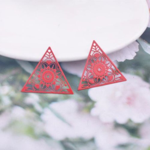 1 pendentif breloque - fleurs triangle - rouge - filigrane - laser cut