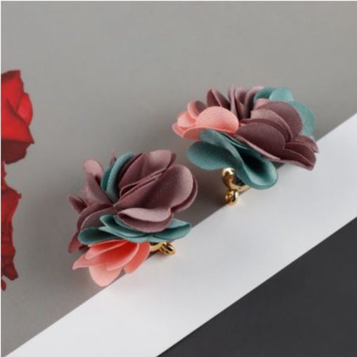 1 pendentif - breloque pompon fleurs - rose - vert - marron - l2130