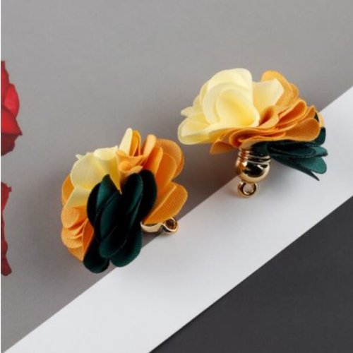 1 pendentif - breloque pompon fleurs - jaune - ocre - vert - l2127
