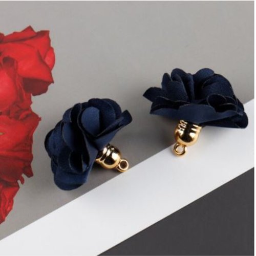 1 pendentif - breloque pompon fleurs - bleu marine - l2124