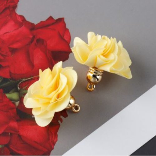 1 pendentif - breloque pompon fleurs - jaune pâle - l2103