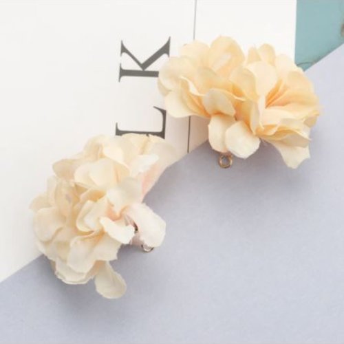1 pendentif - breloque pompon fleurs - beige - r512