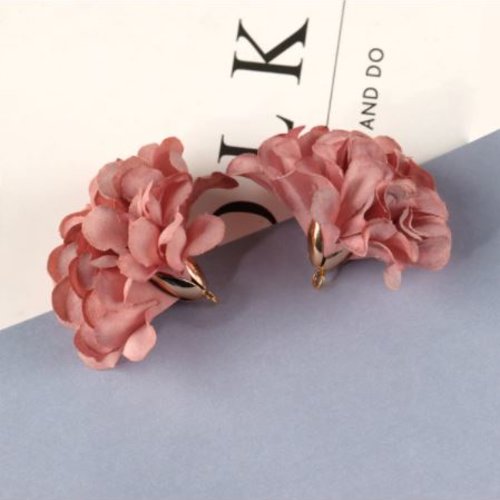 1 pendentif - breloque pompon fleurs - vieux rose r513