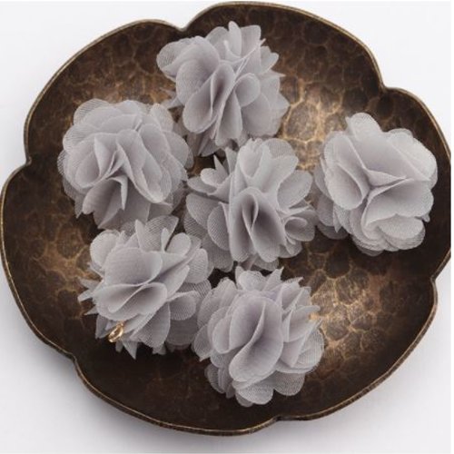 1 pendentif - breloque pompon fleurs - gris - r4308
