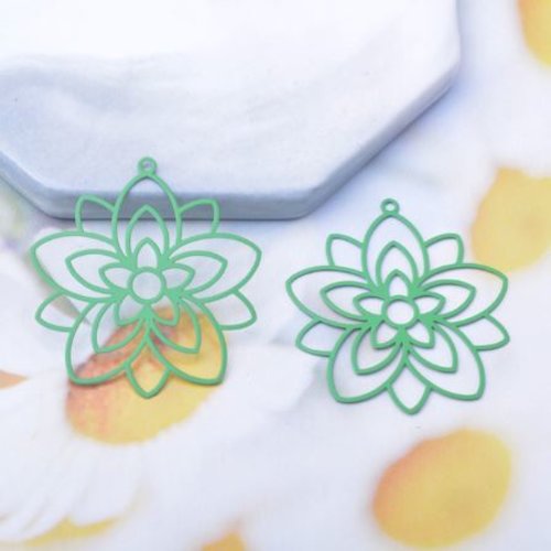 1 pendentif estampe - fleurs - filigrane - laser cut - vert