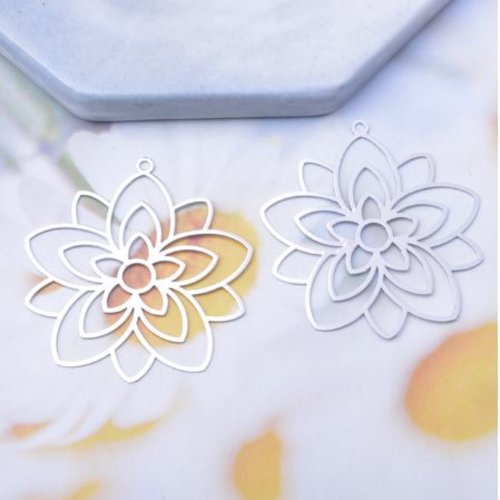 1 pendentif estampe - fleurs - filigrane - laser cut - argenté