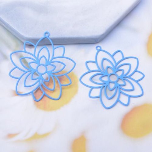 1 pendentif estampe - fleurs - filigrane - laser cut - bleu foncé