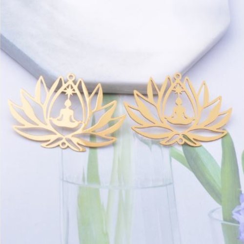 1 breloque pendentif  fleur de lotus -yoga - laser cut - dorée