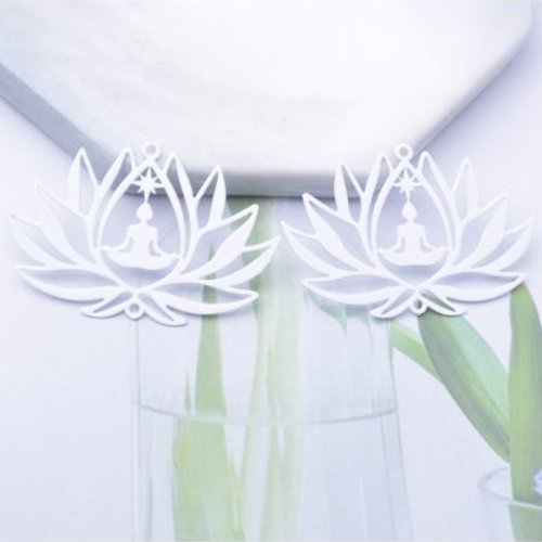 1 breloque pendentif  fleur de lotus -yoga - laser cut - blanc