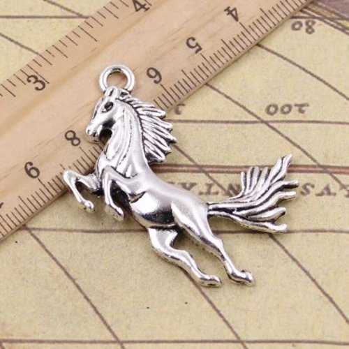 1 breloque - pendentif - cheval cabré - métal argenté