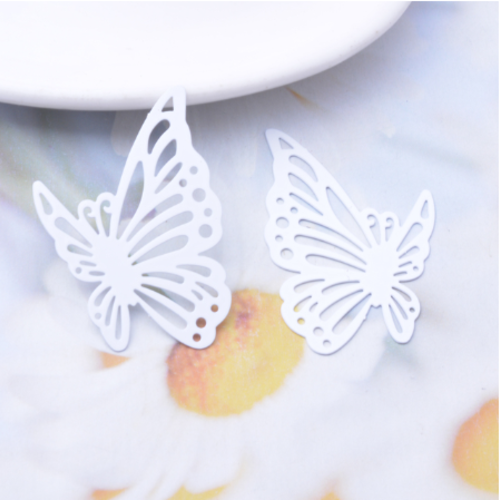 1 pendentif estampe - papillon - filigrane - laser cut - blanc