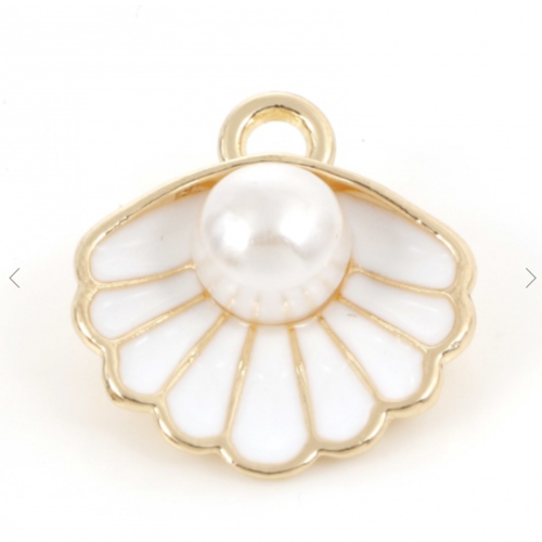 1 breloque - pendentif - coquillage - mer - perle et emaillé blanc - métal doré - r133