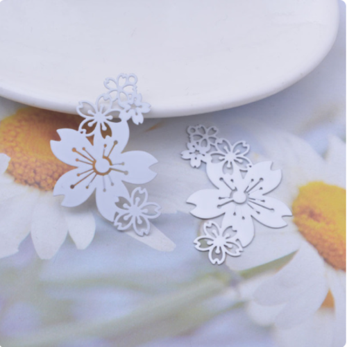 1 pendentif connecteur breloque fleurs hibiscus - estampe - filigrane - laser cut - blanc
