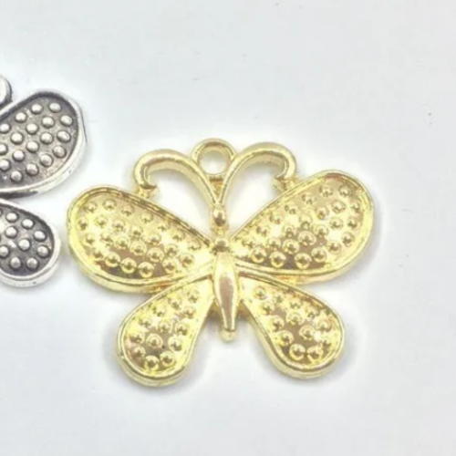 1 breloque pendentif papillon - couleurs métal doré