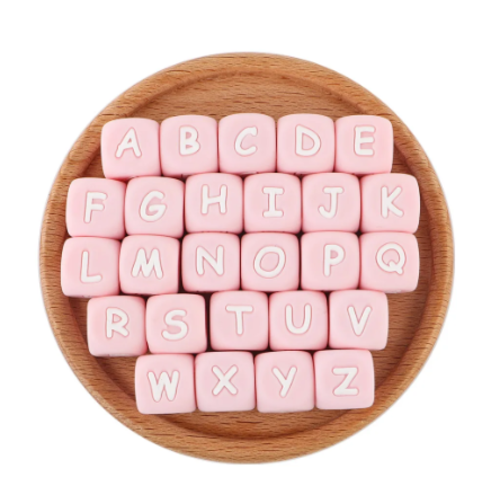 Perle en silicone alphabet - lettre blanche et fond rose - 12 mm