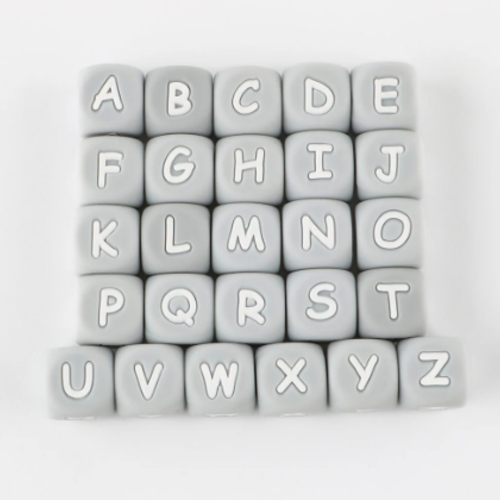 Perle en silicone alphabet - lettre blanche et fond gris - 12 mm