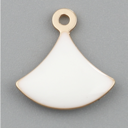 1 pendentif - sequin éventail - émaillé blanc - laiton - r594
