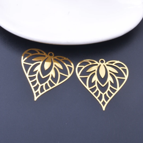 1 pendentif - estampe en filigrane - coeur - doré