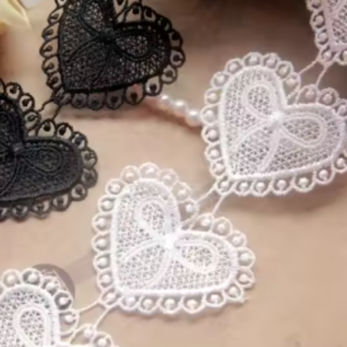 1 lot de 10 coeurs en dentelle - blanc nacré - d150