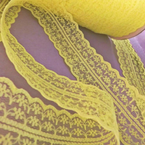 9 m de ruban en dentelle fine - 40 mm - bouton d'or - d94