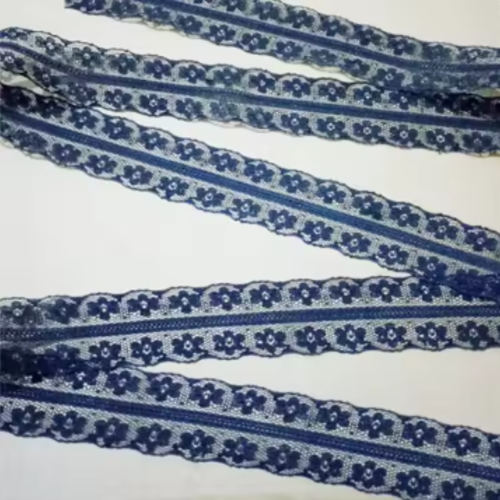 7.50 m de ruban en dentelle fine - petites fleurs - 30 mm - noire - d175