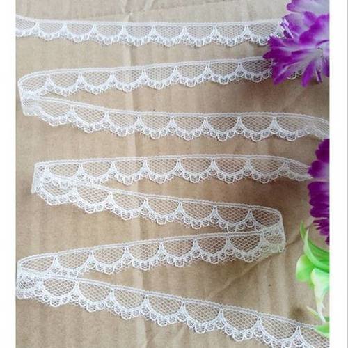 14 mètres de très jolie dentelle fine - 12 mm - blanche - d83