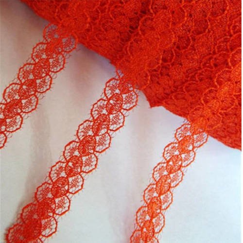 Jolie dentelle fine rouge - 12 mm - d40