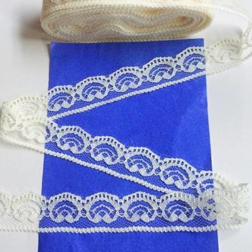 7.50 m de jolie dentelle fine - coeurs - ivoire  - 22 mm - d214