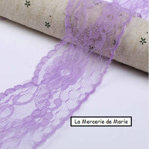 Dentelle fine fleurs -  55 mm - mauve - vendu au mètre - d05