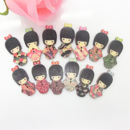 Lot de 5 boutons en bois kokeshi, - geisha -  multicolores