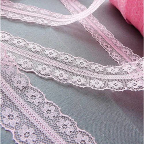 Ruban en dentelle fine - petites fleurs - 30 mm - rose - vendu au mètre - d32