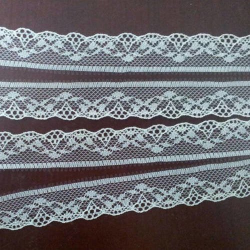 2 mètres de ruban en dentelle fine blanche - d85