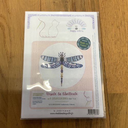 Kit à broder un chat dans l’aiguille ursule la libelleule  réf c-215202202003