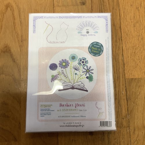 Kit à broder un chat dans l’aiguille lherbier fleuri réf c-215202106003