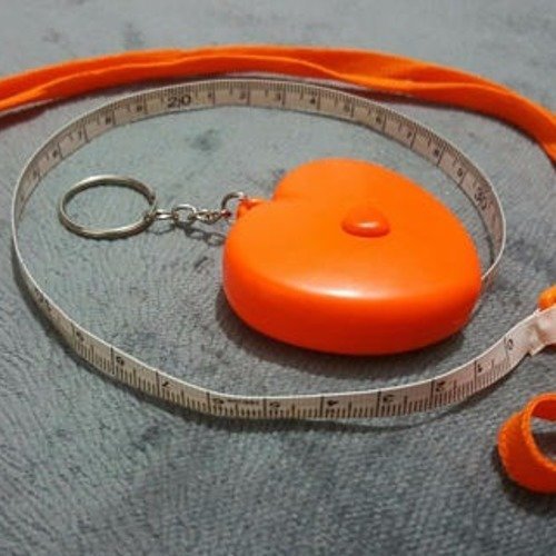 Un mètre de couturière orange en forme de coeur outil ruban à fermeture automatique 1,50 mètre porte clé avec lanière b40