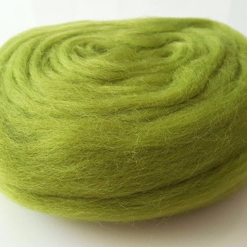 50 gramme mèche de 2,5 mètre de pure laine cardée vert 1291 pour le feutrage à l'eau & à l'aiguille.