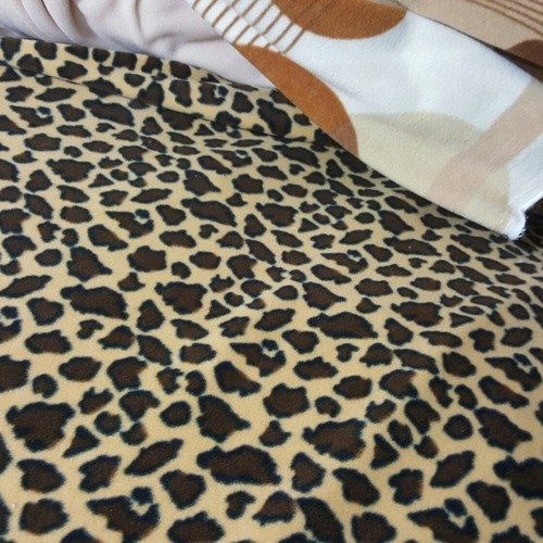1 coupon tissu polaire motifs guépard noir et marron 100x90cm pour coussin décor