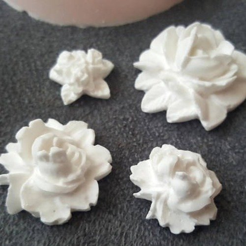 Moule silicone 4 fleurs roses tailles différentes pour pâte polymère fimo plâtre cire savon résine polyester k094 hr50