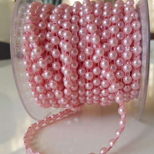 1 mètre de ruban de cabochon 6mm en demi perle rose lustré soit environ 130 perles sur 1 rang de largeur
