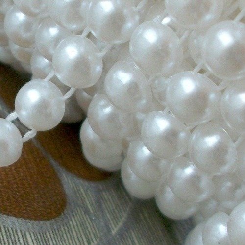 1 mètre de ruban de cabochon 6mm en demi perle lustré soit environ 130 perles sur 1 rang de largeur 6mm
