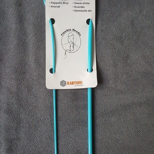 Outil flexible permettant de passer enfiler facilement les cordons et les élastiques easy threader flexible needles